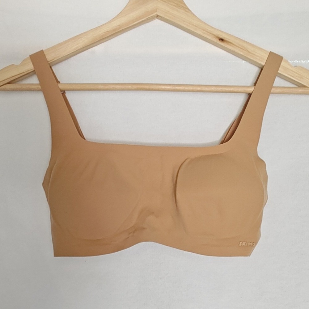 SKIMS Fits Everybody Scoop Neck Bra Womens Small Sand Tan Seamless Bralette